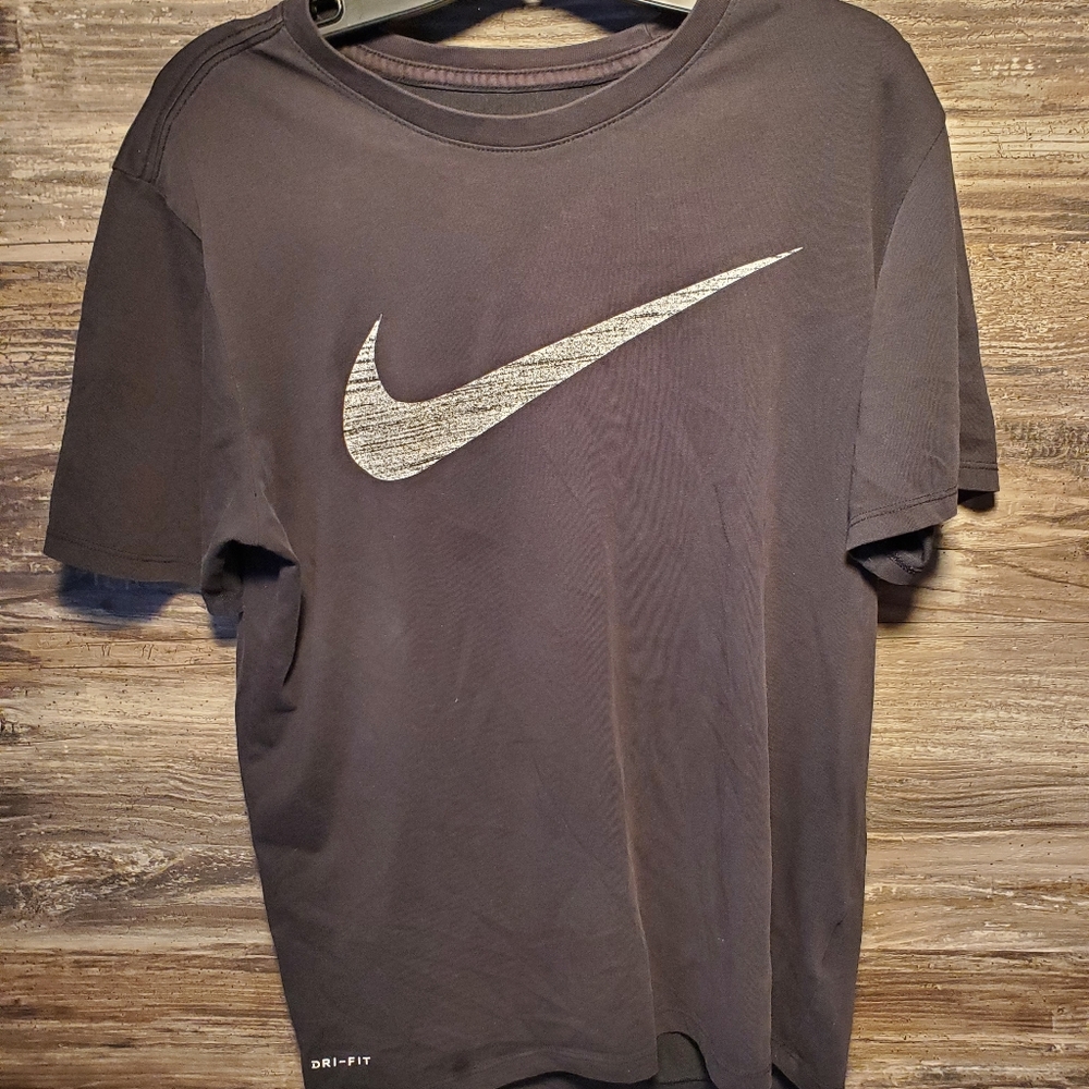 Nike Mens Medium Dri-FIT Swoosh Training T-Shirt in Black/White,